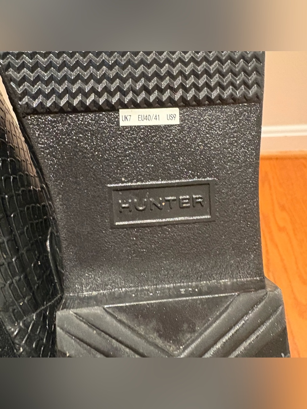 Hunter Refined Slim Fit Scale Chelsea Rain Boots Sz 9 Glossy Textured - Picture 10 of 14